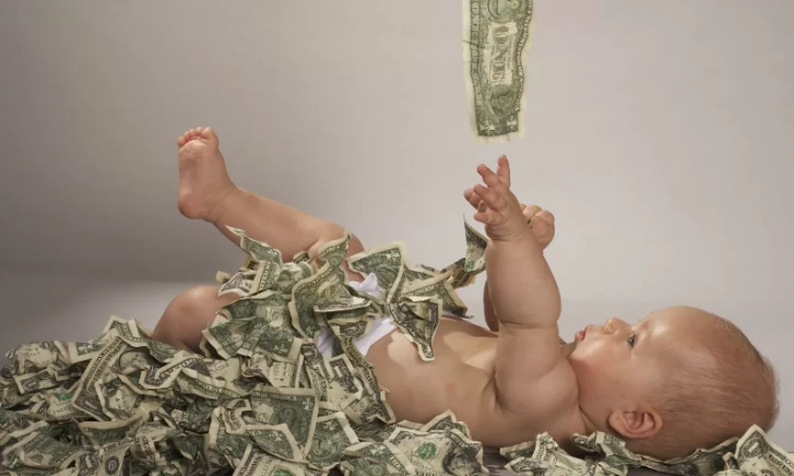 Baby met geld