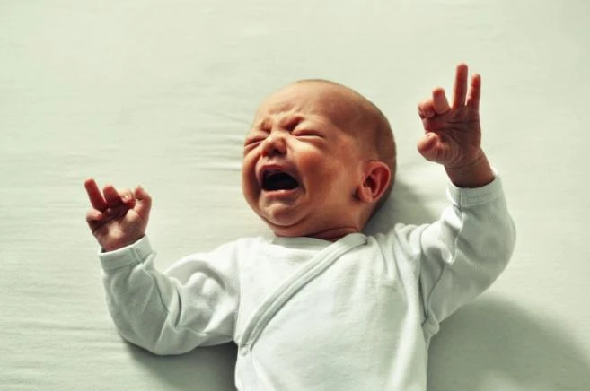 Moeder aangeklaagd voor moord na slaan baby om vieze luier