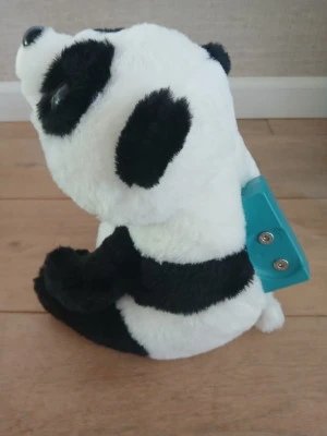 Wizzu pandabeer met achterin de Dryly plaswekker