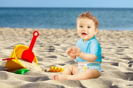 baby op het strand