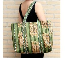 Quilted shopper tijgerprint - donkergroene strandtas - katoenen schoudertas met print - strandtas - boodschappentas met print - katoenen luiertas- STUDIO Ivana