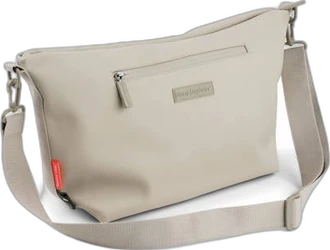 Stijlvolle Zandkleurige Luiertas van Done by Deer Zandkleurige Done by Deer luiertas met verstelbare schouderriem en ritsvak.