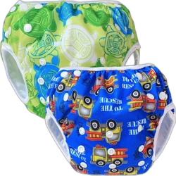 SolidKeus zwemluiers 2-pack in groen en blauw Twee herbruikbare zwemluiers met witte drukknopen, groen met schildpadden en blauw met brandweerwagens.