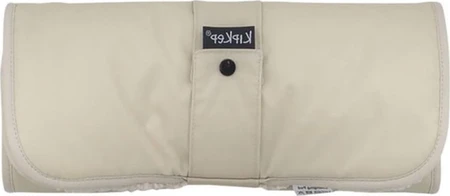 Opgevouwen beige KipKep verschoonmat met ronde hoeken, stiknaden en zwarte drukknoop