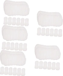 Vijf sets witte katoenen inlegvellen met grote en kleine zachte pads op een witte achtergrond