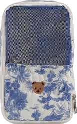 Gewatteerde luier-organizer pouch met blauwe toile print, berenborduursel, meshvak en rits