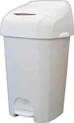 Witte luieremmer van 60 liter met voetpedaal en afgerond deksel op zwarte achtergrond