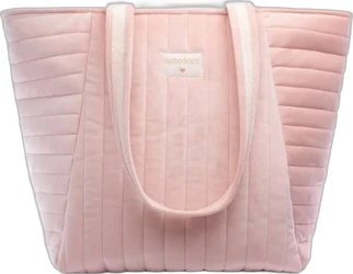 Roze gewatteerde Nobodinoz luiertas met lange draaghengsels en label aan de voorzijde