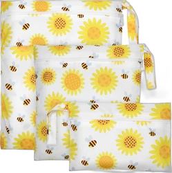 Set van drie witte wetbags met gele zonnebloemen, bijenprint, ritssluitingen en draaglusjes.