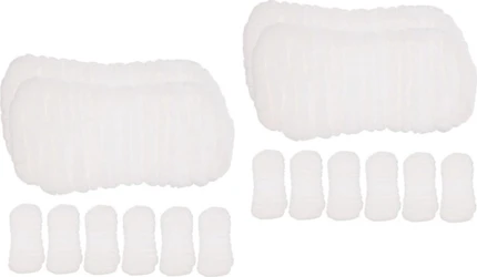 Witte katoenen luierinleggers in set van 16 stuks Set witte katoenen luierinleggers met afgeronde vorm en zachte ribstructuur op witte achtergrond