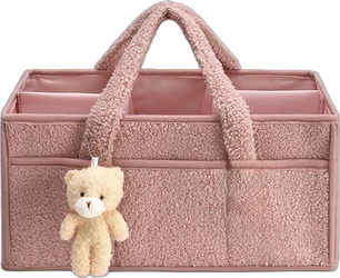Roze teddy luiercaddy met tussenschotten, handgrepen, voorvakken en een klein pluche beertje.