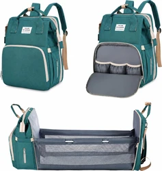 Groene luiertas rugzak met beige ritsen, open opbergvak en uitgeklapt babybedje met mesh zijkanten