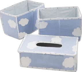 3-delige opbergset met doekjesbox in blauw wolkjesdessin Blauwe 3-delige opbergset met wolkjesprint, twee open mandjes en een doekjesbox met sleuf.