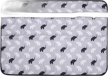 Draagbare verschoningsmat met grijs olifantenpatroon Grijze draagbare verschoningsmat met zwart-witte olifantenprint en zwarte rand