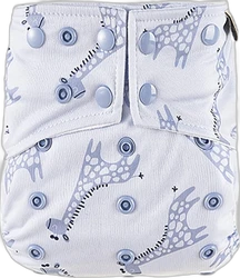 Witte verstelbare wasbare pocketluier met lichtblauwe giraffen en drukknopen
