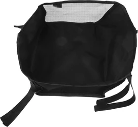 Zwarte kinderwagen-bodemmand van stof met mesh paneel en bevestigingsbanden op witte achtergrond