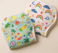 Twee herbruikbare luiers met zomerprints een mint met palmwatermeloen en een wit met regenbogen