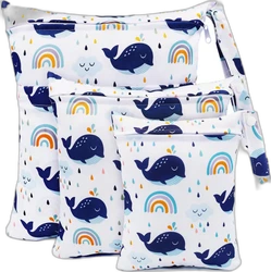 Set van drie witte wetbags met blauwe walvis en kleurrijke regenboog print en ritssluitingen