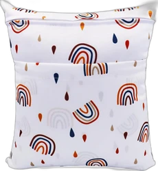 grote witte wetbag met kleurrijke halve regenbogen en druppelmotief en ritssluiting