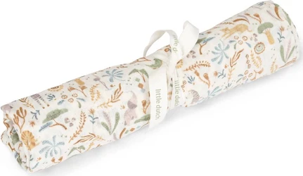 Opgerolde witte swaddle met zachte safari dieren en plantenprint vastgebonden met lint