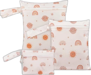 Set van drie roze wetbags met rits en handlus met prints van zonnen planeten wolkjes en regenbogen