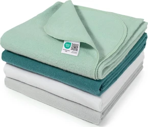 Stapeltje vier moltondoeken 80x80 cm in groen mint teal wit en lichtgrijs met zichtbare label