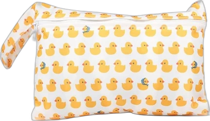 Witte mini wetbag 22x15 cm met herhalend patroon van gele badeendjes en ritssluiting