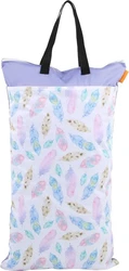 Grote hangende wetbag met pastel verenprint en zwarte draaghengsels