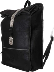 zwarte leren rugzak met oprolbare flap en egaal witte stippenband detail