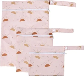Wetbag set van 3 in roze met zonsondergang print Drie roze wetbags met rits en polsbandje met herhalende zonsondergang print