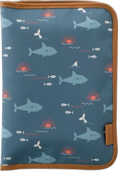 Fresk luieretui 18x26 cm blauw met shark print Blauwe Fresk luieretui 18x26 cm met haai en zon motief en bruin afgewerkte randen