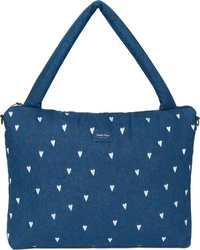 Studio Noos denim luiertas Hearts blauw met witte hartjes Blauwe denim luiertas met witte hartjes en gebogen handvatten voorkant