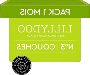 Groene LILLYDOO luierdoos met witte typografie en zwart rond zegel op zwarte achtergrond