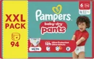 Pampers Baby-Dry Pants maat 6 XXL pack met 94 broekjes Verpakking Pampers Baby-Dry Pants maat 6 XXL pack met 94 luierbroekjes en kind op rode achtergrond
